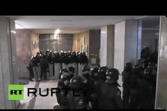 Φιλορώσοι διαδηλωτές κατέλαβαν κτήριο της περιφερειακής κυβέρνησης [Video]