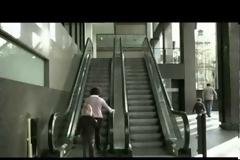 Ένα τρομερό βίντεο που θα σας κάνει να αναθεωρήσετε τη συμπεριφορά μπροστά στο παιδί σας!