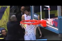«ΤΡΕΛΑΘΗΚΕ» Ο ΟΜΠΡΑΝΤΟΒΙΤΣ ΚΑΙ... ΕΔΙΩΞΕ ΤΟΝ ΜΠΙΕΛΙΤΣΑ! *ΒΙΝΤΕΟ*