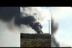 Σε εξέλιξη βρίσκεται η φωτιά στις αποθήκες της Creta Farms [Video]