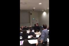 Πανικός με Άδωνι στο Λονδίνο - Παραλίγο μπουνιές σε ομιλία του [videos]