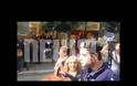 Οι καθαρίστριες αγρίεψαν - Μία πήρε το γκλομπ αστυνομικού έξω από το ΥΠΟΙΚ