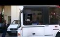 Μετακίνησαν ΙΧ για να μπορέσει να περάσει αστικό λεωφορείο! [video]