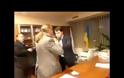 Ουκρανία: Ακροδεξιοί βουλευτές έδειραν τον διευθυντή της oυκρανικής κρατικής τηλεόρασης [Video]