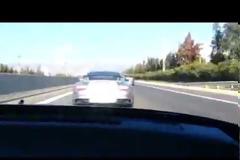 Lada vs Porsche 911 GT2 RS στην Αττική Οδό… Δε θα το πιστεύετε! [video]