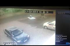 O πιο τυχερός άτυχος - Ο απίθανος τρόπος που σώθηκε ένας ποδηλάτης όταν συνέβη το απρόoπτο στο δρόμο [video]