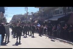 Ρίγη συγκίνησης στην παρέλαση του στρατού στην Αλεξάνδρεια (βίντεο)