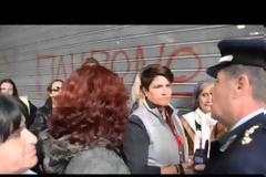 ΑΠΙΣΤΕΥΤΟ ξύλο σε καθαριστριες χθες που ήθελαν συνάντηση με τον Στουρνάρα [photos+videos]