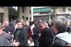 Πολιορκούν το ΥΠΕΚΑ οι αγρότες – παραγωγοί φ/β, αντιδρώντας στο New Deal
