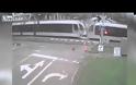 ΣΟΚΑΡΙΣΤΙΚΟ ΒΙΝΤΕΟ-Σύγκρουση τρένου με ΙΧ on camera