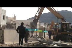 Οι μπουλντόζες ξεκίνησαν να γκρεμίζουν την Μύκονο [video]