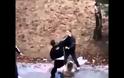 Μοιραίο λάθος! Πείραξαν την κοπέλα του και εκείνος τους άφησε... [video]