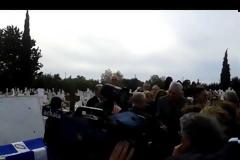 Πλήθος κόσμου στην πολιτική κηδεία του Πέτρου Κομματά στην Πάτρα [video]