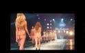 Η Δούκισσα αναστάτωσε το Madwalk! - Δείτε το video
