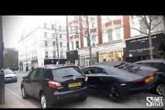 Απίστευτο τροχαίο με Lamborghini Aventador: Σαρώνει τα πάντα στο πέρασμα της