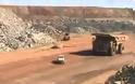 Φορτηγό Caterpillar εναντίον τζιπ Landcruiser [video]