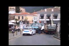 Χάλασε το απορριμματοφόρο στην Ξάνθη... και γέμισε σκουπίδια η πλατεία [video]