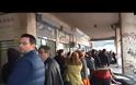 Τι περιμένουν όλοι αυτοί στην ουρά; Δείτε το βίντεο