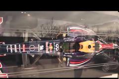 Απίστευτος! Δημιούργησε μονοθέσιο της Formula 1 από χαρτόνι [Video]