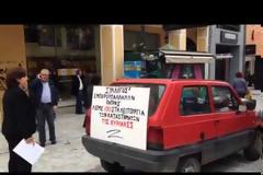 Στον πεζόδρομο της Αγ. Νικολάου με πανό οι Εμποροϋπάλληλοι στην Πάτρα [video]