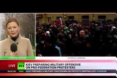 ΟΥΚΡΑΝΙΑ: ΣΤΡΑΤΟΣ ΕΝΑΝΤΙΟΝ ΦΙΛΟΡΩΣΩΝ ΕΝΟΠΛΩΝ ΣΤΟ ΚΡΑΜΑΤΟΡΣΚ
