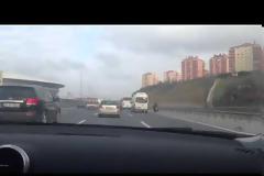 Τούρκος οδηγός... δολοφόνος κυκλοφορεί ελεύθερος στους δρόμους... Δείτε τι κάνει ο ψυχάκιας! [Video]