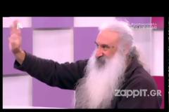 Απίστευτο! Ξέσπασε σε γέλια ο παραλήπτης όταν άνοιξε το πακέτο! Άφωνη η Χατζηβασιλείου [video]