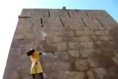 Το εντυπωσιακό show του «ανθρώπου μαϊμού» [video]