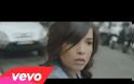 Ποια είναι η όμορφη Indila που έχει κάνει όλη την υφήλιο να σιγοτραγουδά γαλλικά και απόψε θα εμφανιστεί στο ελληνικό Τhe Voice