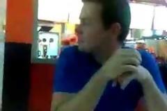 Πιο κοντό δεν υπάρχει! Θυμίζει μπλούζα... παρά φούστα! Αποκαλυπτικό βίντεο...