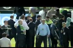 Επεισόδια στην Λεωφόρο - Οπαδοί Παναθηναϊκού και ΠΑΟΚ έπαιξαν ξύλο και καρεκλιές - Δείτε φωτο-video