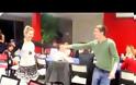 Η απότομη στροφή… της έβγαλε τη φούστα! [video]
