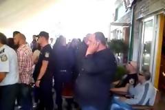 Κάτοικοι της Ιερισσού ανάγκασαν τους Χρυσαυγίτες να το βάλουν στα πόδια! [videos]