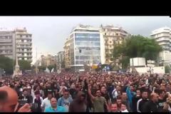 ΤΩΡΑ: Πανικός στους δρόμους της Θεσσαλονίκης - Οι Παοκτζήδες με πανό και άγριες διαθέσεις πριν τον αγώνα με τον ΠΑΟ [Video]