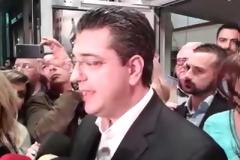 Με αγκαλιές και χειροκροτήματα υποδέχθηκε πλήθος κόσμου τον Απόστολο Τζιτζικώστα [photos - videos]