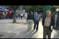 Δείτε βίντεο από τη χθεσινή αραιή συγκέντρωση του Σαμαρά στο Σύνταγμα και την διαφορά στον κόσμο το 2012 και χθες [videos]