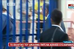 Πρώτος πρώτος στις κάλπες ο Καραμανλής με χειραψίες, φιλιά, αγκαλιές