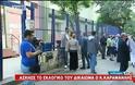 Πρώτος πρώτος στις κάλπες ο Καραμανλής με χειραψίες, φιλιά, αγκαλιές
