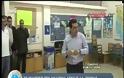 Ο Αλέξης Τσίπρας αυτοσαρκάζεται μπροστά στην κάλπη: «Σαλιώνουμε; Δεν σαλιώνουμε!»