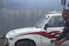 Απίστευτο σκηνικό που έκανε πολλούς να τρίβουν τα μάτια τους! Τι έχει κάνει ο άνθρωπος; [video]