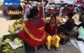 Εδώ και 25 χρόνια περπατάει προς τα πίσω! [video]