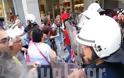 Βίαιες συγκρούσεις με ΜΑΤ-καθαρίστριες - Τραυματισμοί και λιποθυμίες
