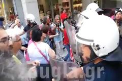 Βίαιες συγκρούσεις με ΜΑΤ-καθαρίστριες - Τραυματισμοί και λιποθυμίες