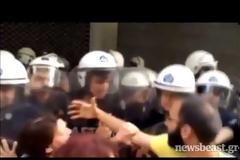 ΣΥΡΙΖΑ: ΠΡΩΤΟΦΑΝΕΙΣ ΣΚΗΝΕΣ ΒΙΑΣ ΔΕΙΓΜΑ ΤΟΥ ΚΑΤΗΦΟΡΟΥ ΤΗΣ ΚΥΒΕΡΝΗΣΗΣ (VIDEO)
