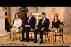 Η Λετίθια και η κίνηση προς τις κόρες της στην παραίτηση του Ισπανού βασιλιά που τράβηξε τα βλέμματα όλων
