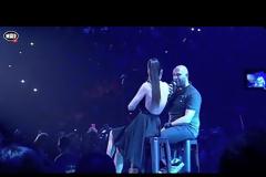 Δείτε όλους τους νικητές του Mad Video Music Awards, την Φουρέιρα να προκαλεί πανικό στα 4 και την Βανδή με τους υπέροχους κοιλιακούς της [videos]
