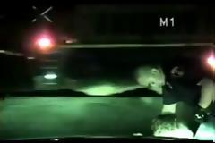 Ήρωας αστυνομικός έσωσε γυναίκα δευτερόλεπτα πριν περάσει το τρένο από πάνω της - Συγκλονιστικό βίντεο