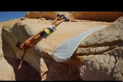 Η πιο ακραία νεροτσουλήθρα του κόσμου - Βουτιά από τα 15 μέτρα που κόβει την ανάσα (BINTEO)