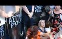 Με κλωτσιές υποδέχθηκαν τις καθαρίστριες οι ειδικοί φρουροί! - Δείτε το video