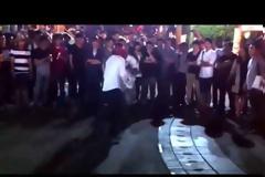 Τί συνέβη όταν πολίτης από το θεάμων κοινό προκαλεί σε μάχη έναν πυγμάχο; [video]
